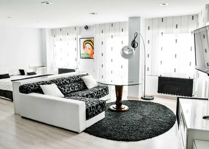 Black And White Suitte \