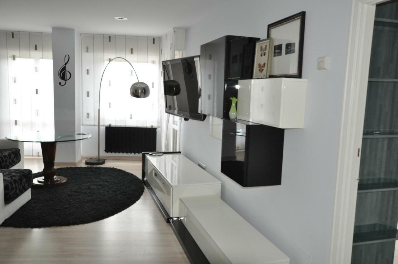 Black And White Suitte 